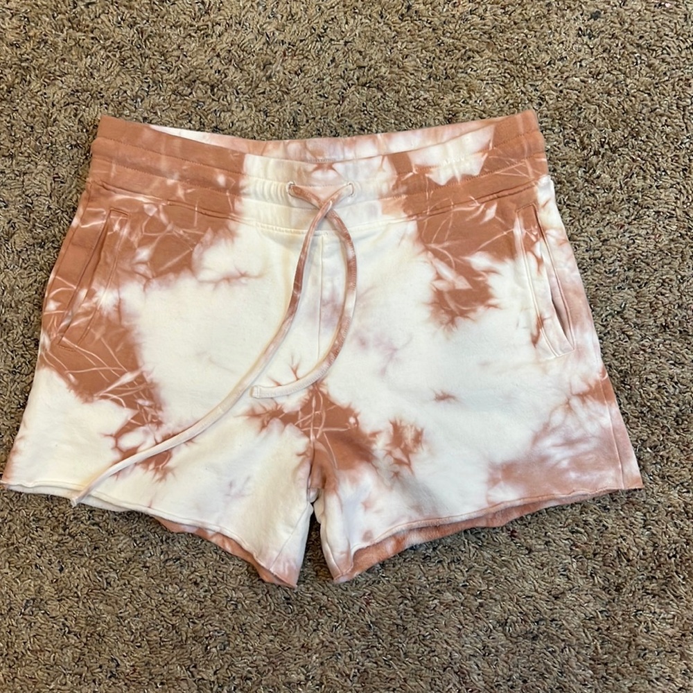 AR-33 Coco Vanilla Tie Dye Shorts Cream Brown